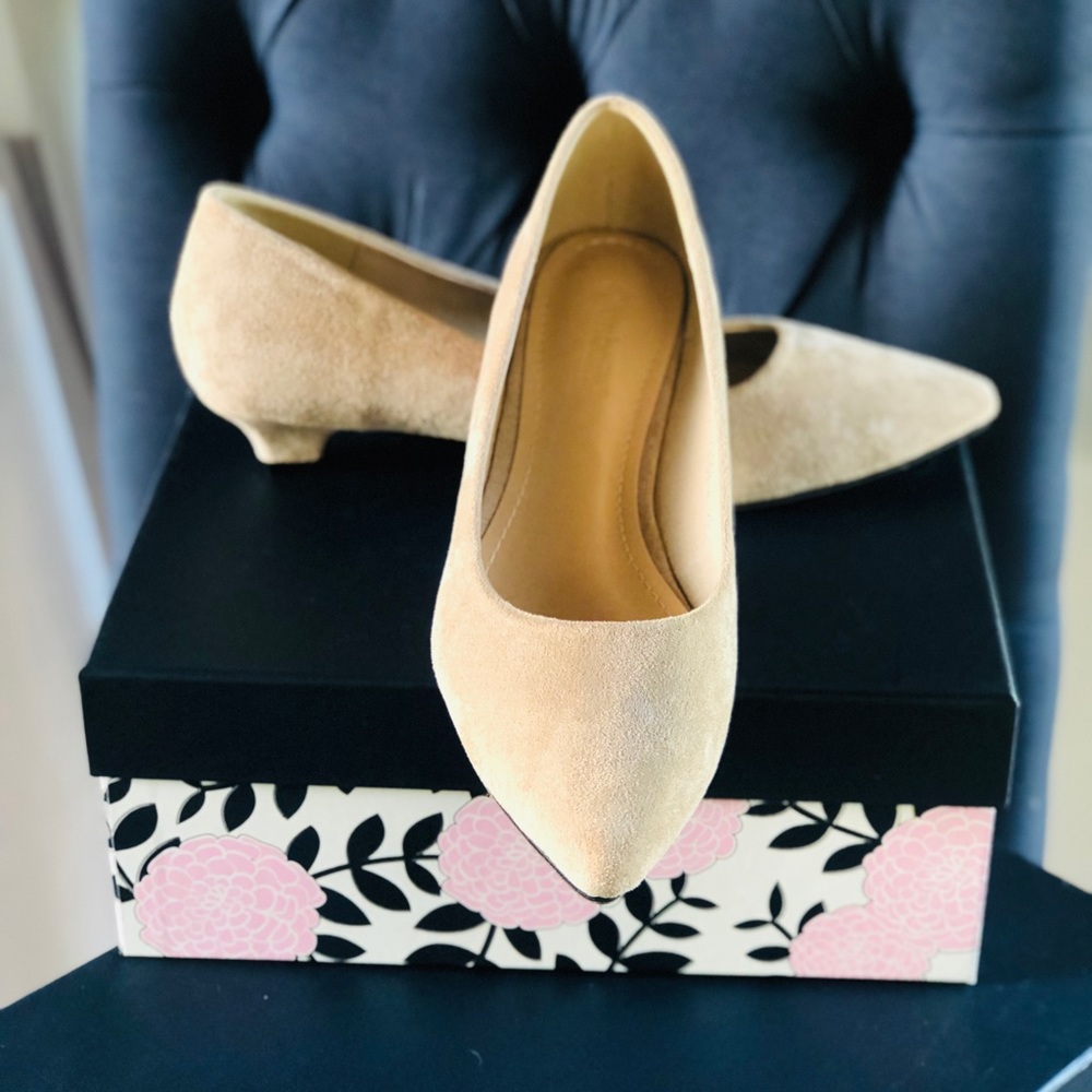 Nude/Tan Suede Point-Toed Kitten Heel